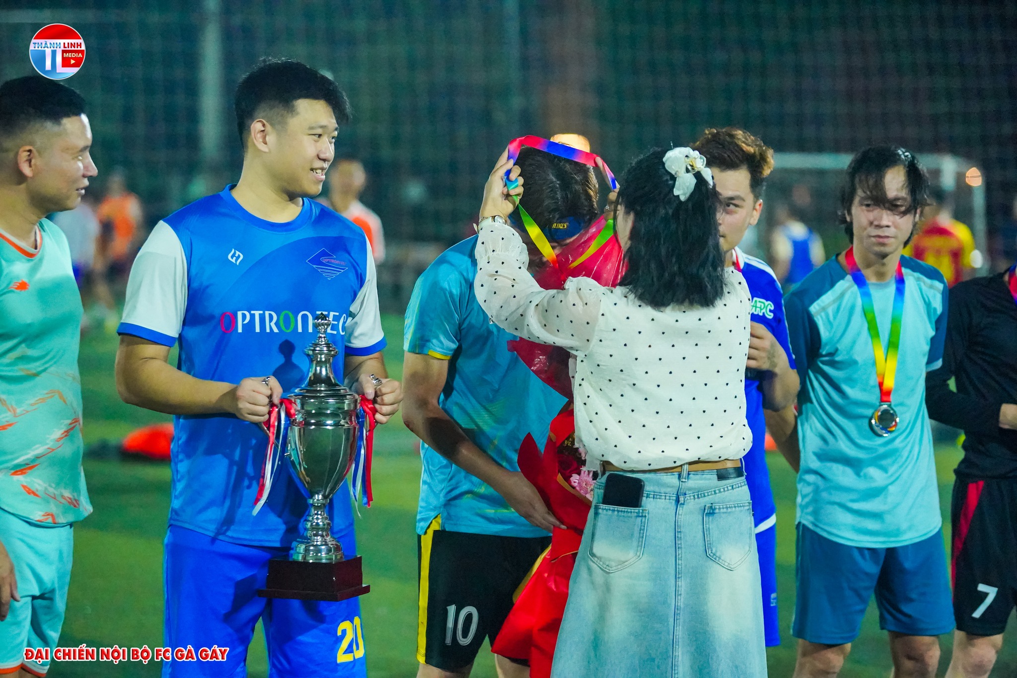 Khi cuộc đua nội bộ bắt đầu nóng lên